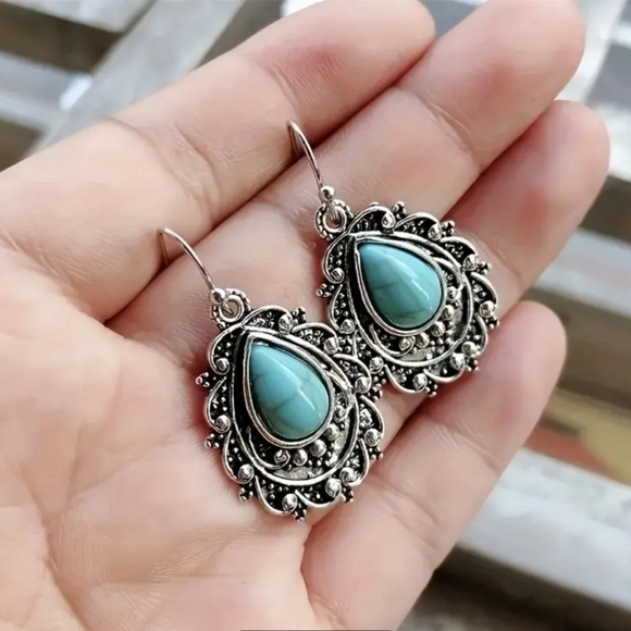 Jewelry - Nwt Drop Turquoise faux Dangle Earrings
